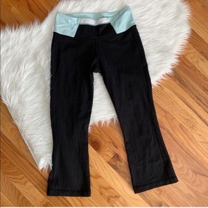 🍋 LULULEMON black yoga crop leggings 6 women’s